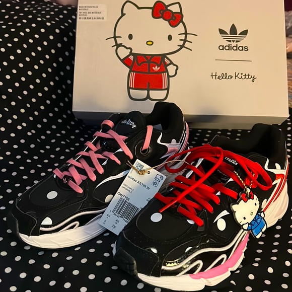 Women’s size 6 US Adidas x Hello Kitty sneakers - Picture 1 of 6